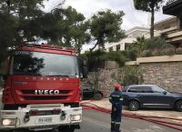 Βουλιαγμένη: Υπό έλεγχο η πυρκαγιά σε μονοκατοικία Βουλιαγμένη: Υπό έλεγχο η πυρκαγιά σε μονοκατοικία
