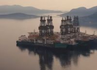 Ελευσίνα γεωτρύπανα: Τα 7 γιγάντια παροπλισμένα πλωτά γεωτρύπανα στον κόλπο της Ελευσίνας