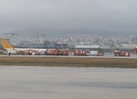 Κωνσταντινούπολη: Χαμός σε αεροδρόμιο με αεροσκάφος που παρασύρθηκε από την κακοκαιρία [pics&vids]