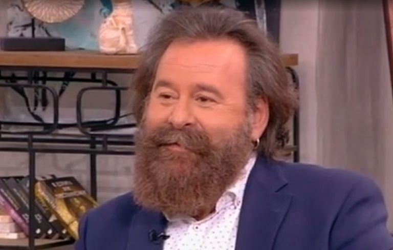 Άγριες Μέλισσες: Ο παπά – Γρηγόρης εξομολογείται – “Είμαι θρήσκος, δεν ντρέπομαι να το πω”