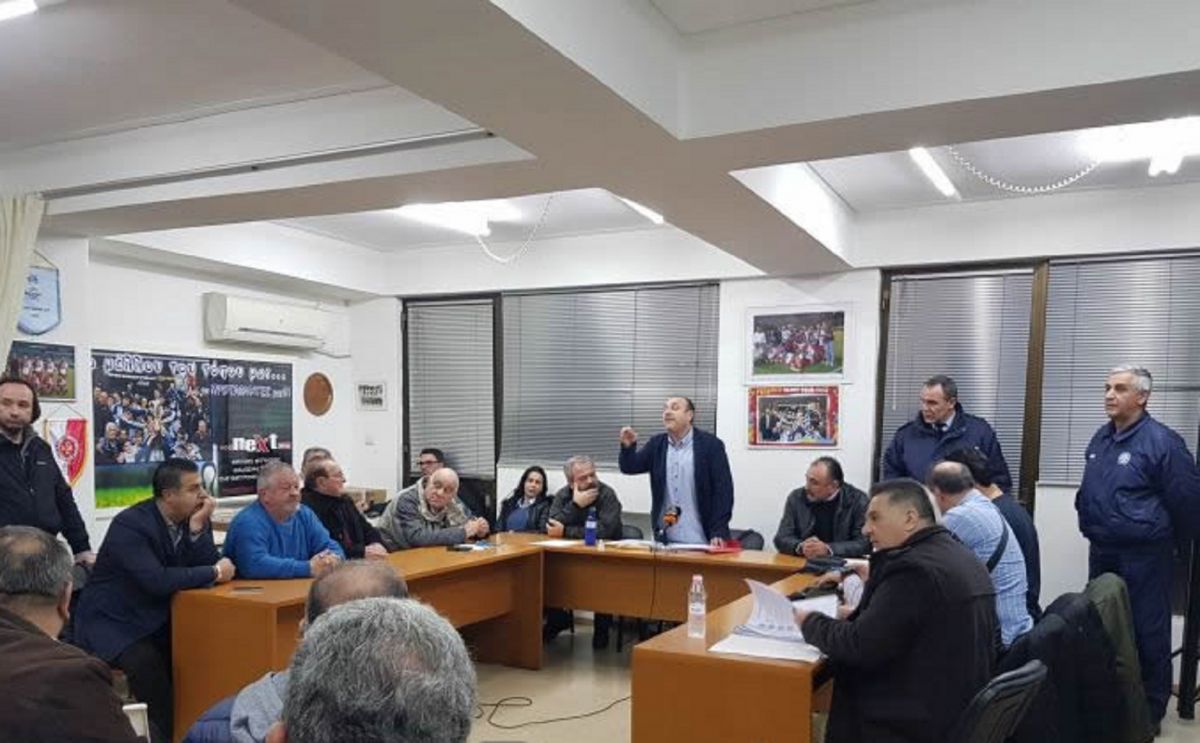 Λαμία: Χαμός σε συνεδρίαση της ΕΠΣ Φθιώτιδας- Παρενέβη η αστυνομία [vids]