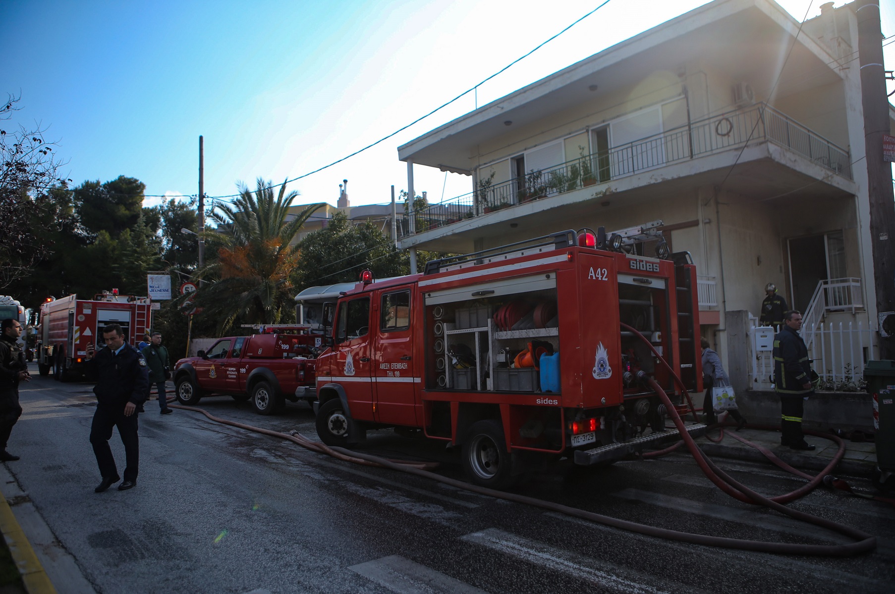 Φωτιά τώρα σε διαμέρισμα στα Μελίσσια