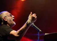 Οικογένεια Θάνου Μικρούτσικου: «Ας τιμήσει επιτέλους αυτή η χώρα τους δημιουργούς της» Οικογένεια Θάνου Μικρούτσικου: «Ας τιμήσει επιτέλους αυτή η χώρα τους δημιουργούς της»
