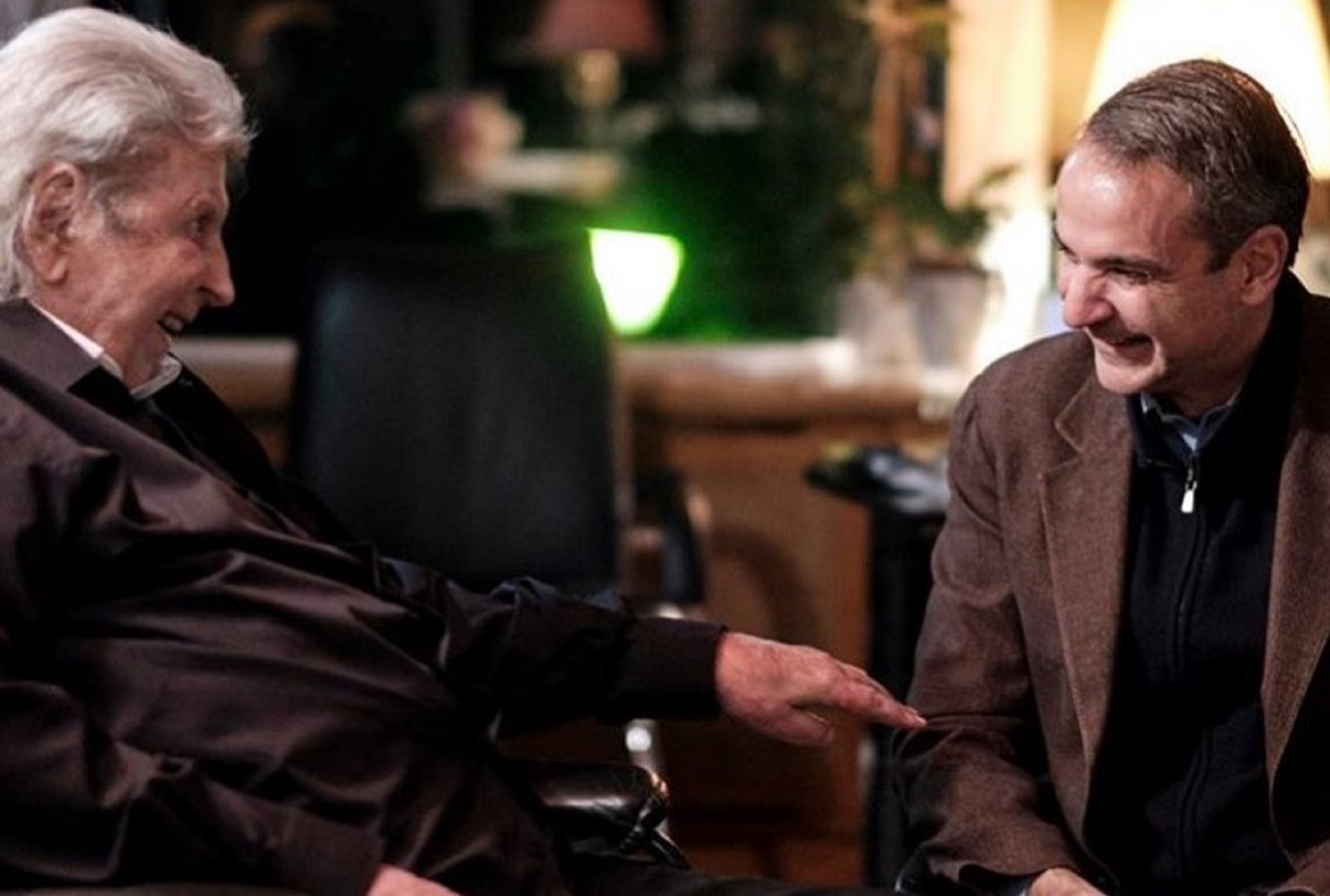 Μητσοτάκης – Θεοδωράκης: Επίσκεψη του πρωθυπουργού στο σπίτι του μεγάλου μουσικοσυνθέτη