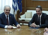 Συνάντηση Μητσοτάκη – Χαφτάρ: Ολοκληρώθηκαν σε θερμό κλίμα οι συζητήσεις για τη Λιβύη
