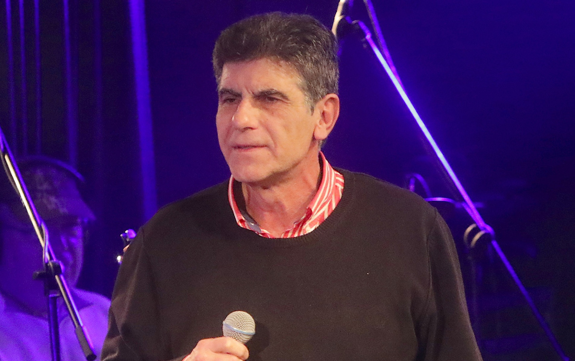 Γιάννης Μπέζος Κώστας Βουτσάς: “Είναι σαν να έφυγε κομμάτι από τα νιάτα μας”