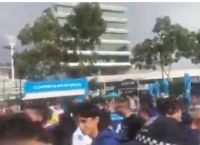 Australian Open φίλαθλοι: Πέταξαν εκτός κορτ Έλληνες οπαδούς της Σάκκαρη [vid]