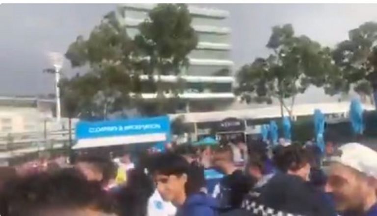 Australian Open φίλαθλοι: Πέταξαν εκτός κορτ Έλληνες οπαδούς της Σάκκαρη [vid]