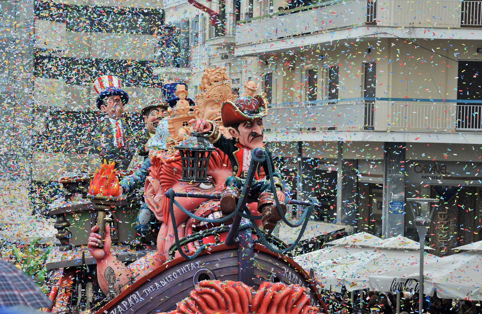 Έναρξη Πατρινού Καρναβαλιού: Ξεκίνησαν οι χοροί και οι γιορτές στην Πάτρα [pics & vid]