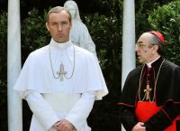 ΕΡΤ1: Η κρατική τηλεόραση απέκτησε τα δικαιώματα της σειράς “The Young Pope”