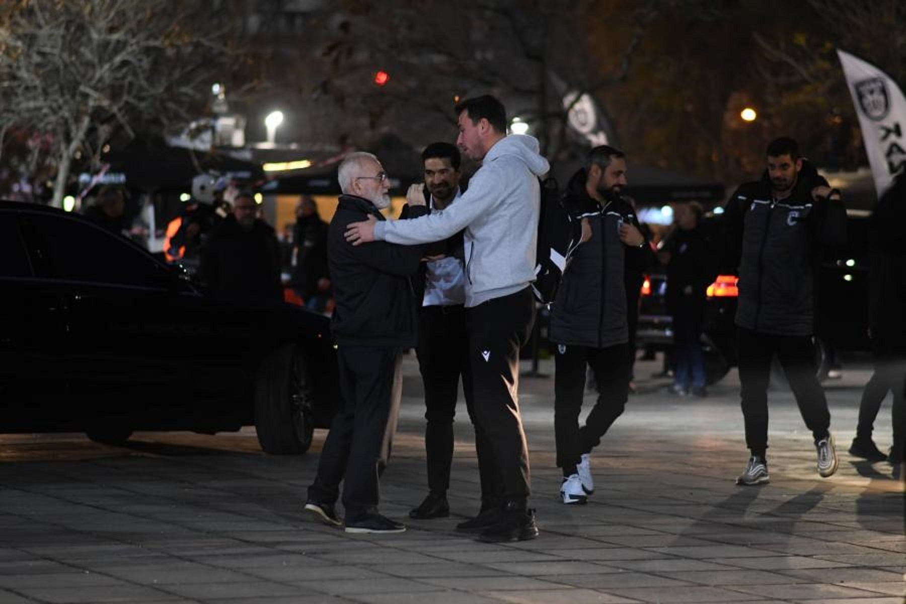 ΠΑΟΚ – ΑΕΚ: Υποδέχθηκε τους παίκτες ο Σαββίδης – «Θερμό» τετ α τετ με Ζίβκοβιτς [pics]