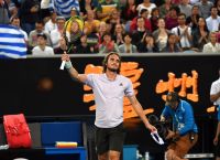 Στέφανος Τσιτσιπάς Australian Open 2020: Πρόωρος αποκλεισμός για τον Έλληνα τενίστα [vid]