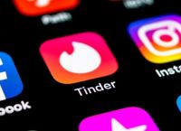 Tinder αλλαγές: Νέο «κουμπί πανικού» για τα επικίνδυνα ραντεβού [vid]