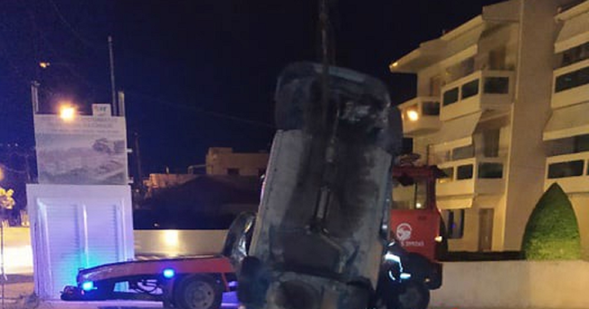 Κιάτο: Σοκαριστικό τροχαίο – Αυτοκίνητο έπεσε σε υπόγειο γκαράζ [pics]