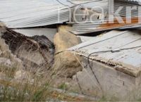 Κρήτη: Τεράστιος βράχος “καρφώθηκε” σε σπίτι