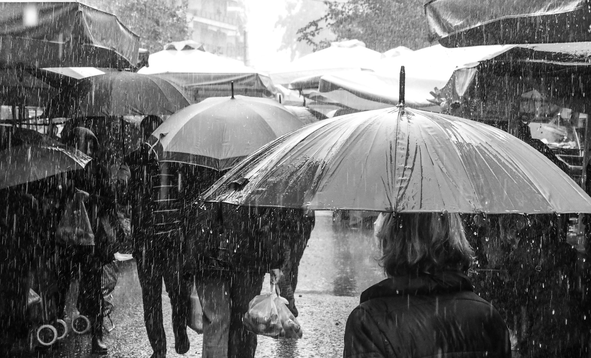 Καιρός Αθήνα: Έρχονται καταιγίδες στην Αττική