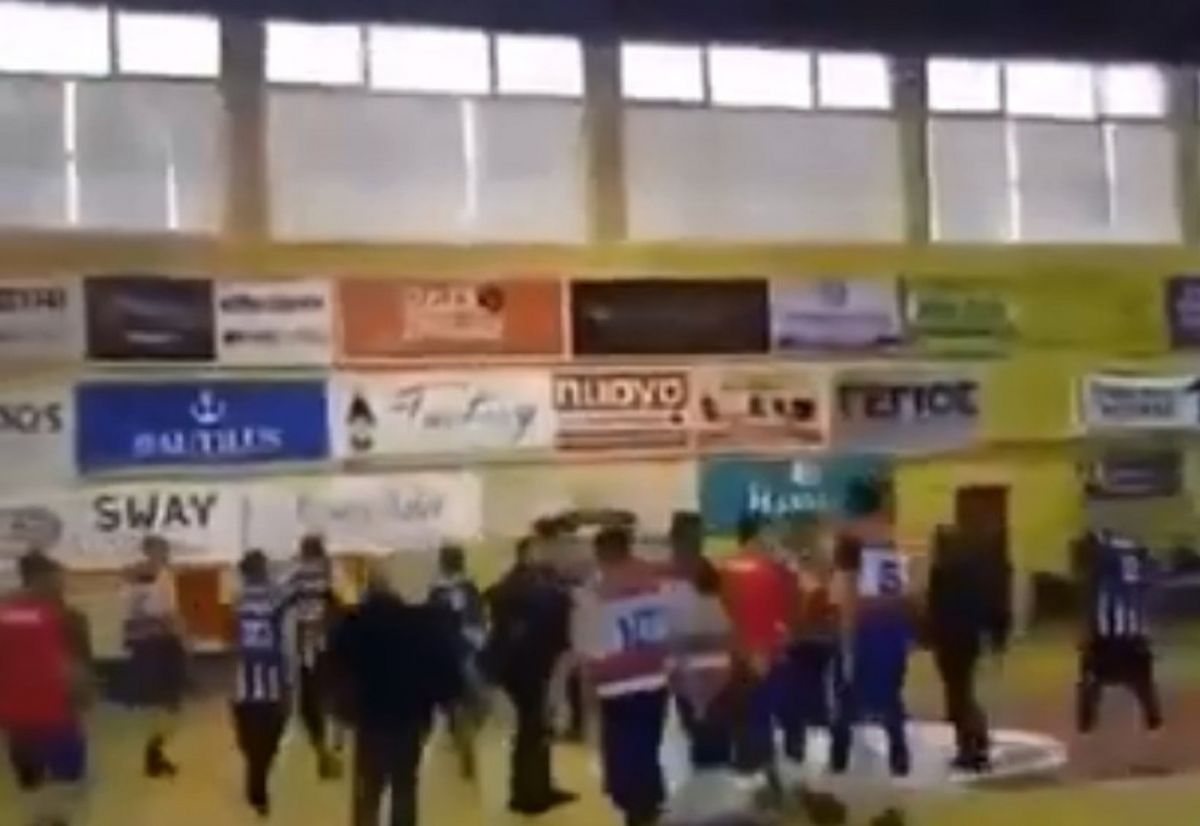 Ξύλο σε διαιτητή: Παίκτες και οπαδοί ξυλοκόπησαν διαιτητή σε αγώνα μπάσκετ στην Κέρκυρα [vid]