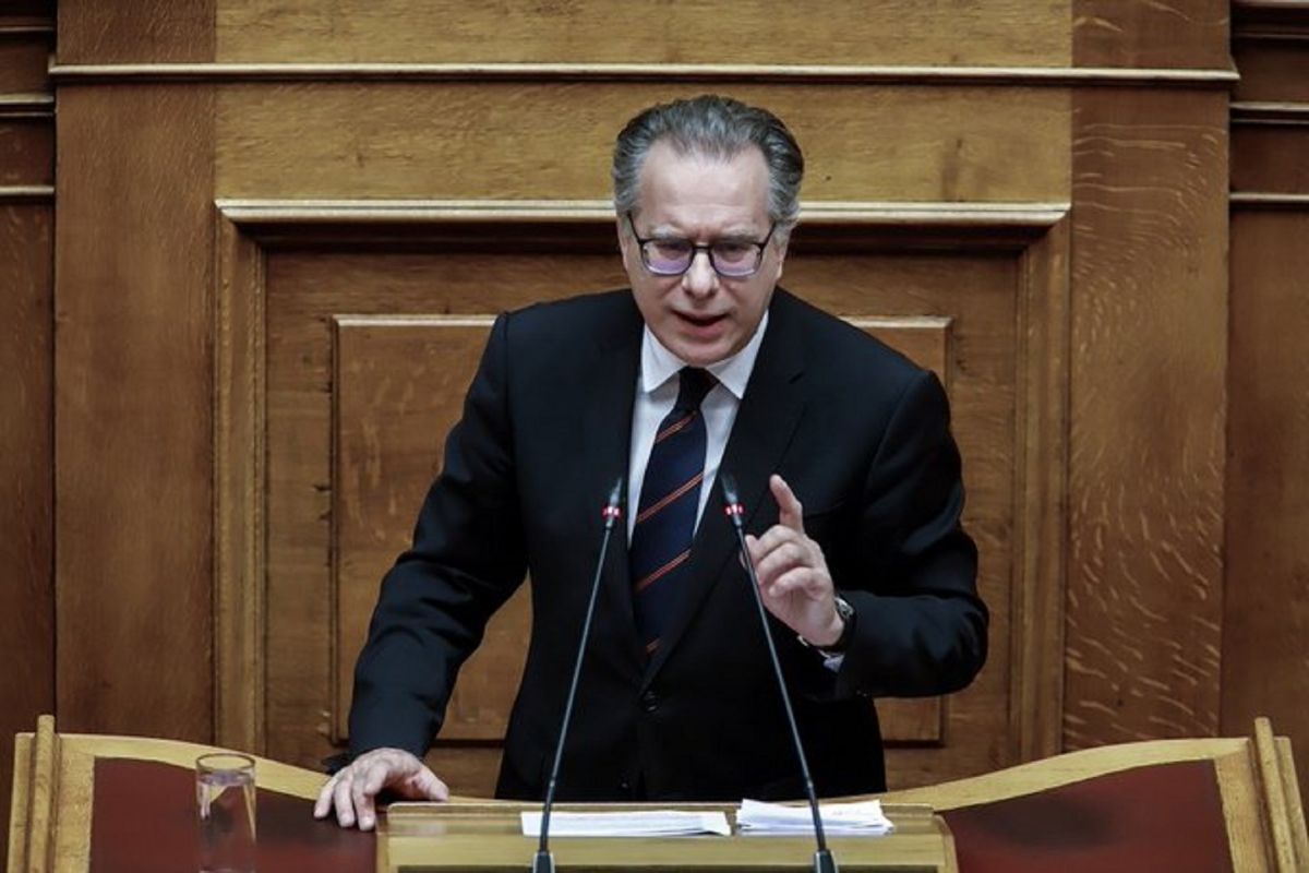 Κουμουτσάκος: Με κάρτα η είσοδος και η έξοδος στα κλειστά κέντρα μεταναστών