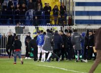 Άρης – Ατρόμητος: Ένταση στο Περιστέρι μεταξύ οπαδών και παικτών του Ατρομήτου