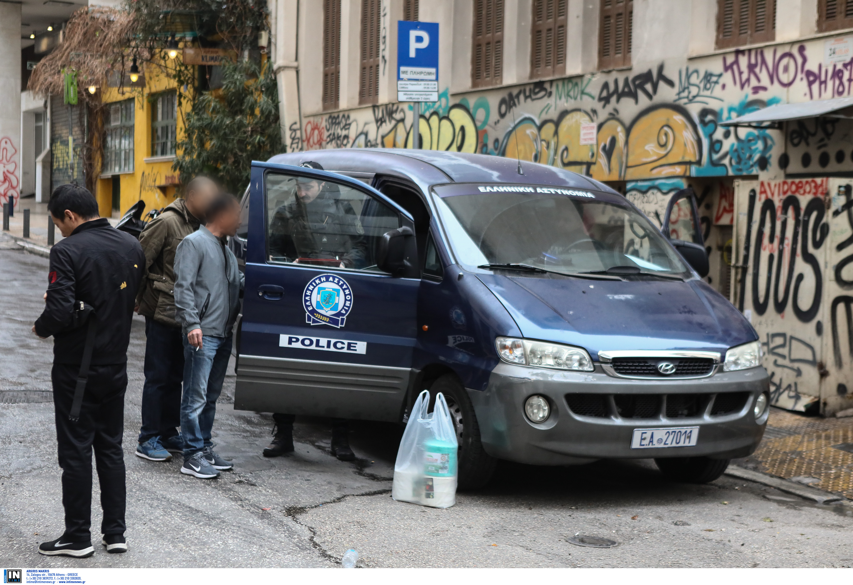 Αστυνομική επιχείρηση στην Ομόνοια: 10 συλλήψεις και 96 προσαγωγές
