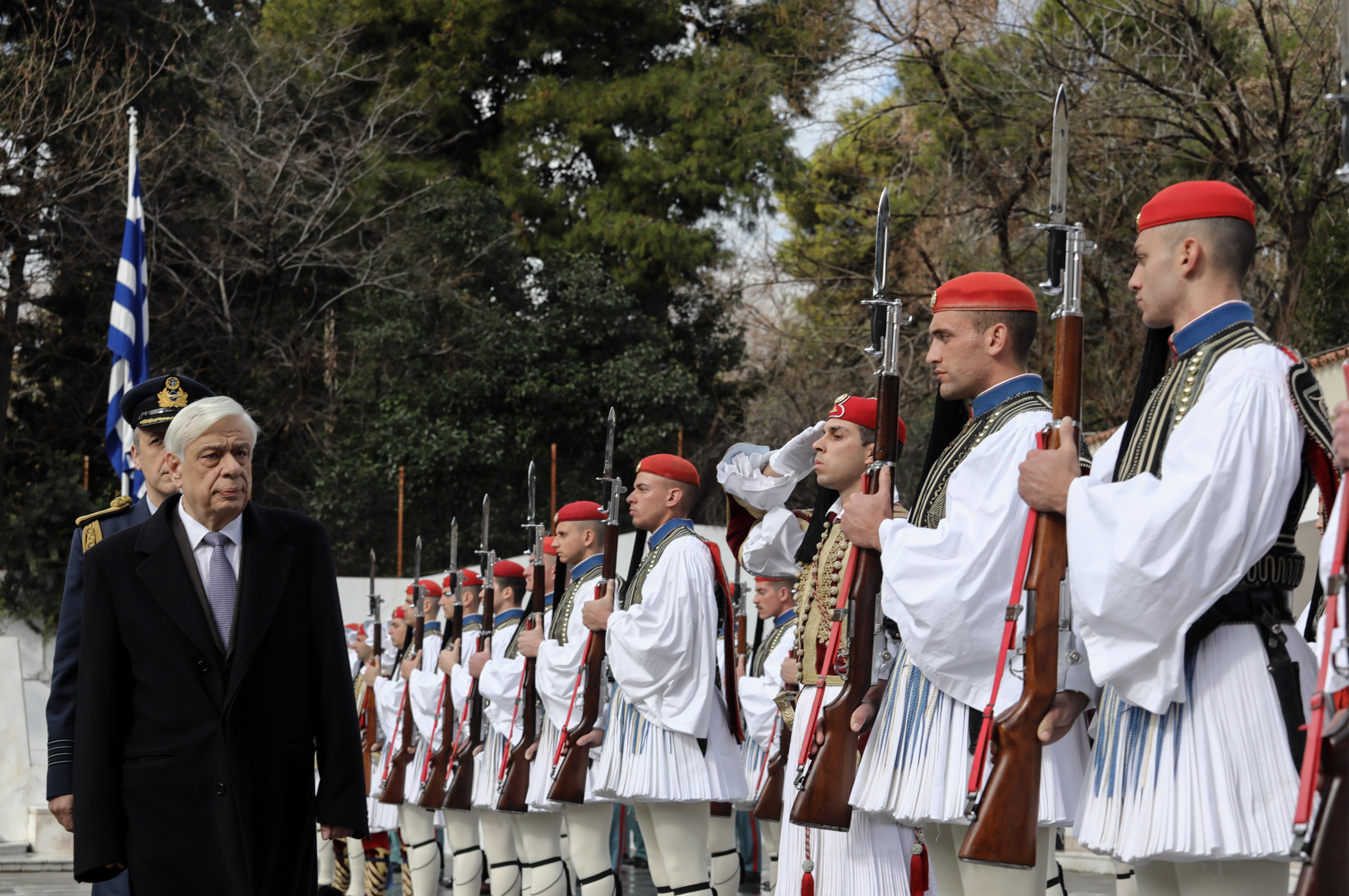 Θωμάς Σπυρίδωνος: Τρισάγιο στη μνήμη του εύζωνα οπλίτη παρουσία του Προκόπη Παυλόπουλου [pics&vid]