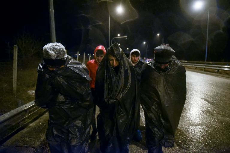 Καστανιές πρόσφυγες: Δραματικές στιγμές στα σύνορα με την Τουρκία [pics&vid]