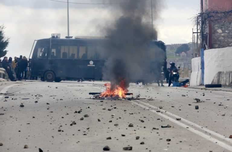 Επεισόδια στη Μόρια: Ρίψη χημικών από τα ΜΑΤ και κλεφτοπόλεμος