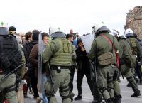 Μόρια επεισόδια: Φωτιές και ένταση μεταξύ προσφύγων και κατοίκων [pics&vids]