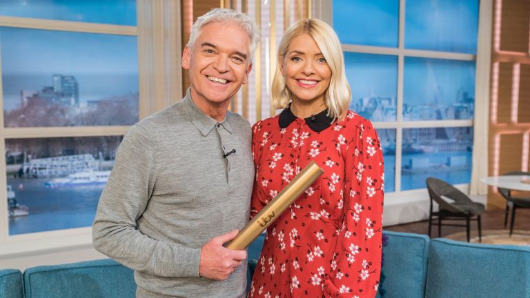 Phillip Schofield: Ο διάσημος παρουσιαστής αποκάλυψε ότι είναι γκέι [pic&vid]