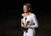 Renée Zellweger Oscar 2020: Πήγε στην τελετή με τον Bradley Cooper και πήρε το βραβείο Renée Zellweger Oscar 2020: Πήγε στην τελετή με τον Bradley Cooper και πήρε το βραβείο