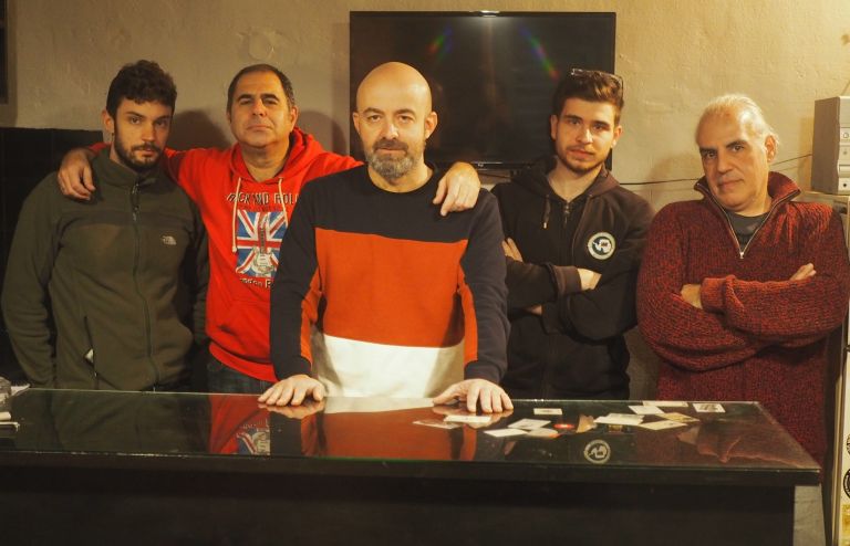 The BitterSweet συγκρότημα: Έρχονται στη σκηνή του six dogs