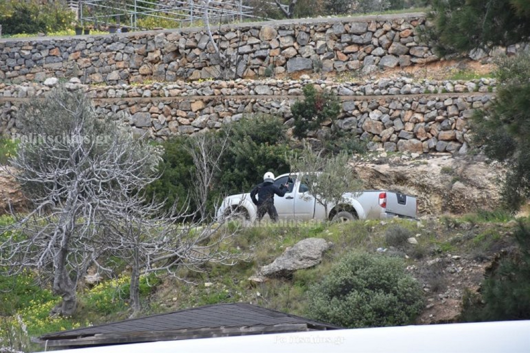 Επεισόδια Χίος: Άντρες των ΜΑΤ έσπασαν αυτοκίνητα πριν φύγουν από το νησί