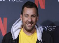Άνταμ Σάντλερ Hustle: Σε ρόλο σκάουτερ του μπάσκετ στην ταινία του Netflix Άνταμ Σάντλερ Hustle: Σε ρόλο σκάουτερ του μπάσκετ στην ταινία του Netflix