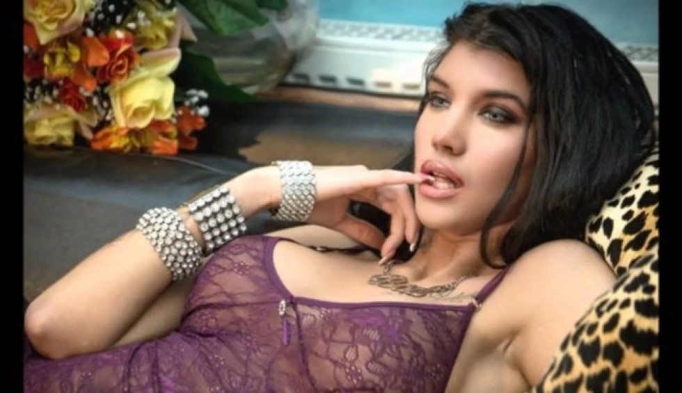 Γνωστές Ελληνίδες που άφησαν τις αισθησιακές ταινίες και έκαναν στροφή στην καριέρα τους [pics]