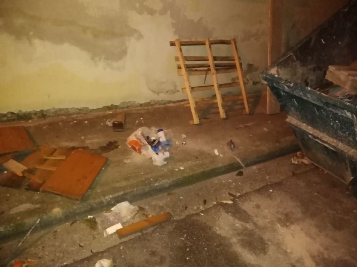 Περιστέρι επίθεση: Τάγμα εφόδου επιτέθηκε σε σπίτι μεταναστών