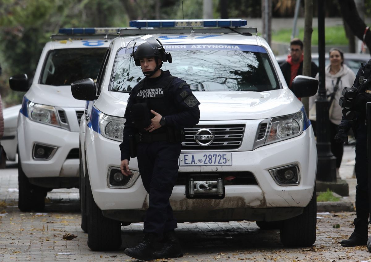 Απόδραση κρατουμένου: Δραπέτευσε από το αστυνομικό τμήμα Δάφνης με χειροπέδες στα χέρια
