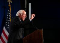 Μπέρνι Σάντερς: Φαβορί για να πάρει το χρίσμα των Δημοκρατικών