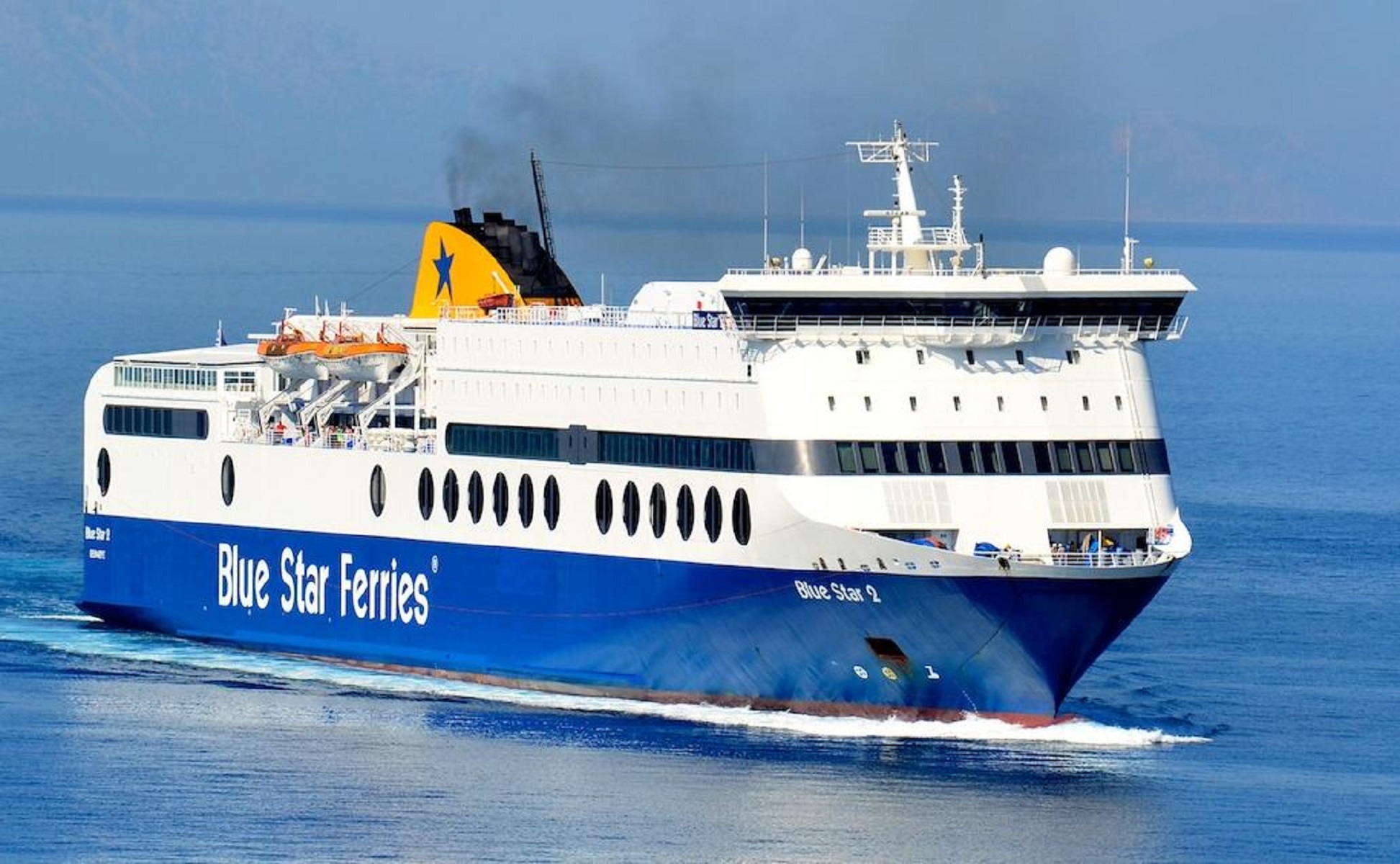 Blue Star 2: Έρευνες στον Σαρωνικό για τον εντοπισμό επιβάτη που έπεσε στη θάλασσα