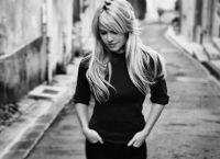 Duffy: Μιλάει ανοιχτά για το βιασμό της για πρώτη φορά και σοκάρει