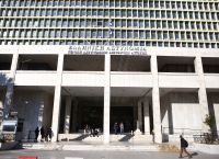 Προανακριτική Novartis: Στη ΓΑΔΑ η “Αικατερίνη Κελέση” – Καταθέτει με αλλοίωση φωνής και χωρίς εικόνα