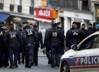 Γαλλία επίθεση με μαχαίρι: Άνδρας τραυμάτισε αστυνομικό