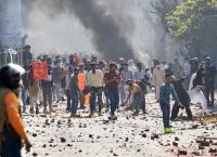 Ινδία νεκροί: Τουλάχιστον 20 άνθρωποι έχασαν τη ζωή τους στα επεισόδια στο Νέο Δελχί