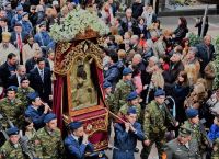 Υπαπαντή Καλαμάτα: Ουρές πιστών για να προσκυνήσουν τη θαυματουργή εικόνα