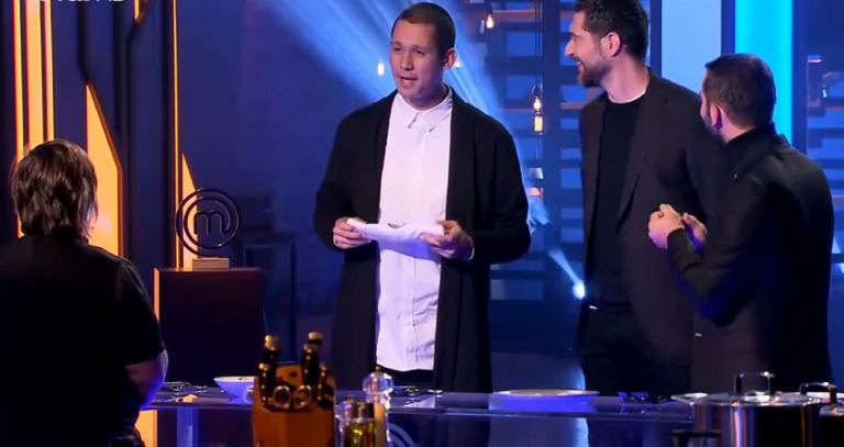 MasterChef Σωτήρης Κοντιζάς: Απέσυρε τη ποδιά από διαγωνιζόμενη
