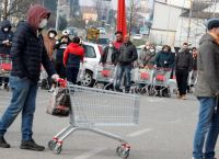 Κορωνοϊός Ελλάδα σούπερ μάρκετ: “Φτερά” έκαναν από τα ράφια αντισηπτικά και είδη πρώτης ανάγκης