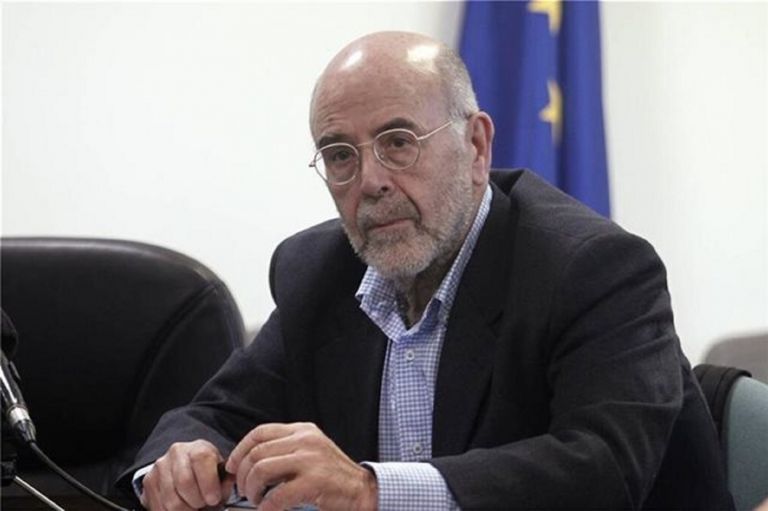 Αντώνης Λιάκος μεταναστευτικό: “Η Ελλάδα έχει ανάγκη από ένα εκατομμύριο πρόσφυγες”