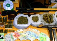 Μαγνησία: Συνελήφθη πασίγνωστη παίκτρια ριάλιτι για κατοχή όπλων και ναρκωτικά