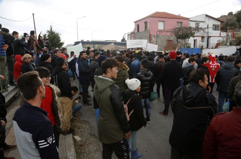 Επίταξη εκτάσεων για κλειστές δομές: Αντιδράσεις στα νησιά με την απόφαση της κυβέρνησης