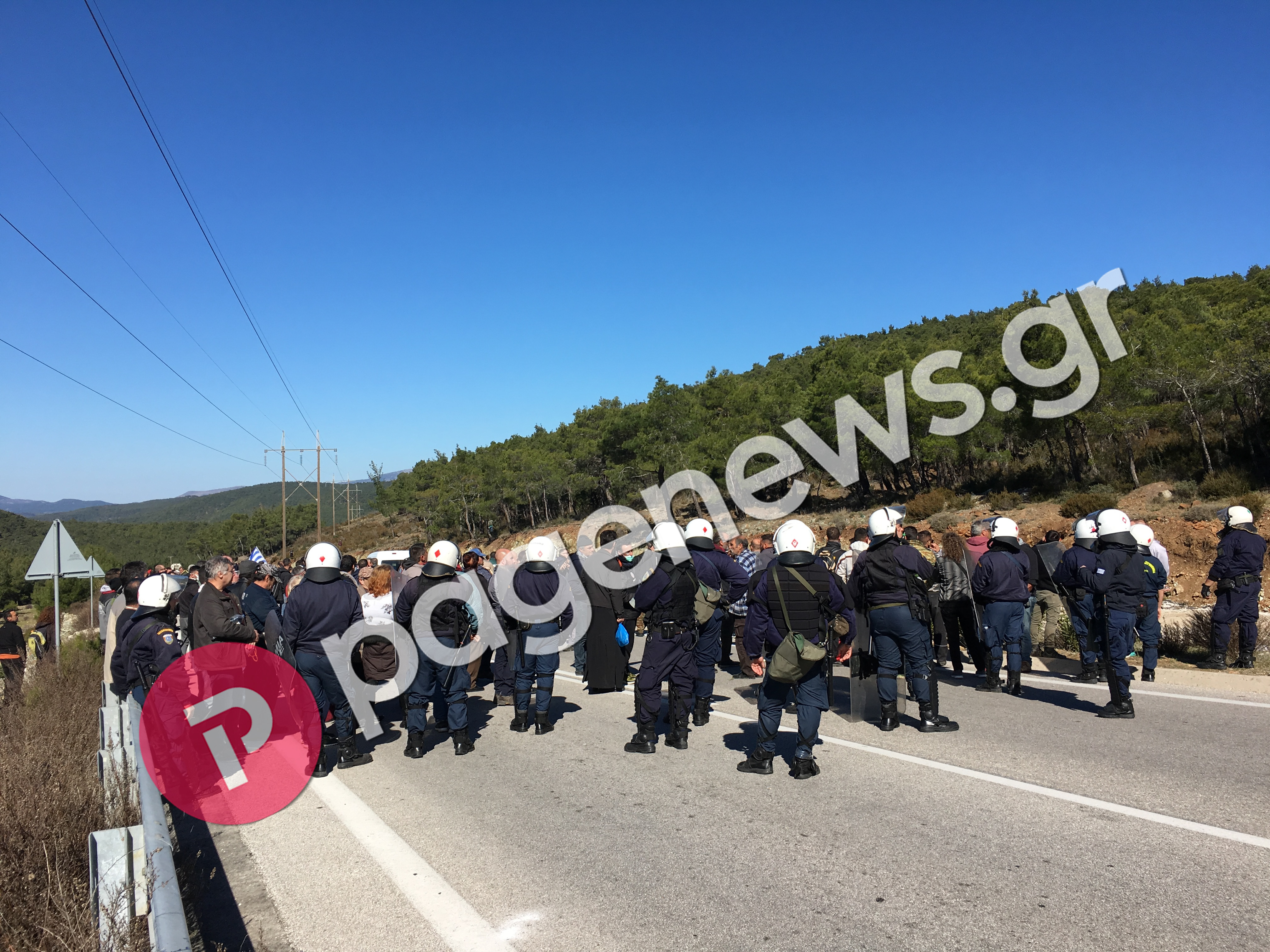Μυτιλήνη – Μεταναστευτικό: Βίντεο από τις συγκρούσεις των πολιτών με την αστυνομία