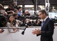 Κυριάκος Μητσοτάκης: Συνάντηση αυτή την ώρα με Μέρκελ, Μακρόν, Σάντσεθ και Κόντε Κυριάκος Μητσοτάκης: Συνάντηση αυτή την ώρα με Μέρκελ, Μακρόν, Σάντσεθ και Κόντε